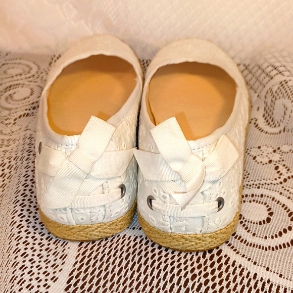 NEW! Ugg sz 2 White K Tassy Eyelet Shoes - Picture 8 of 10